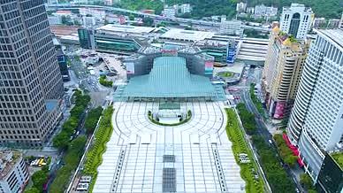 城市火车站广州火车东站高铁站建筑航拍视频的预览图